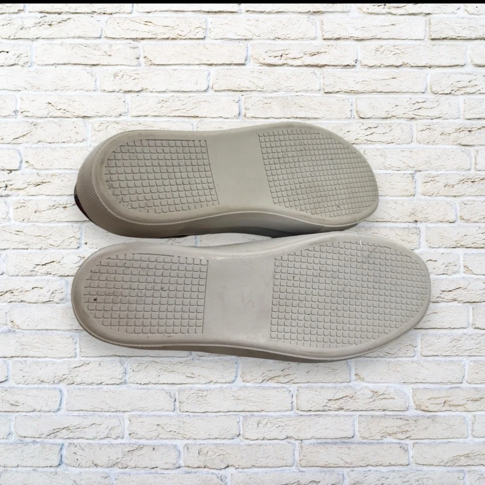 Design Lab by Lord & Taylor Tapestry Sneakers Size 8 - Picture 5 of 5